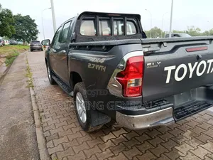 Toyota Hilux SR 2017 Gray