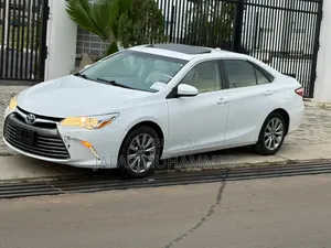 Toyota Camry XLE 4dr Sedan (2.5L 4cyl 6A) 2016 White