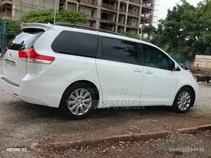 Toyota Sienna 2011 White