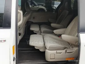 Toyota Sienna 2011 White