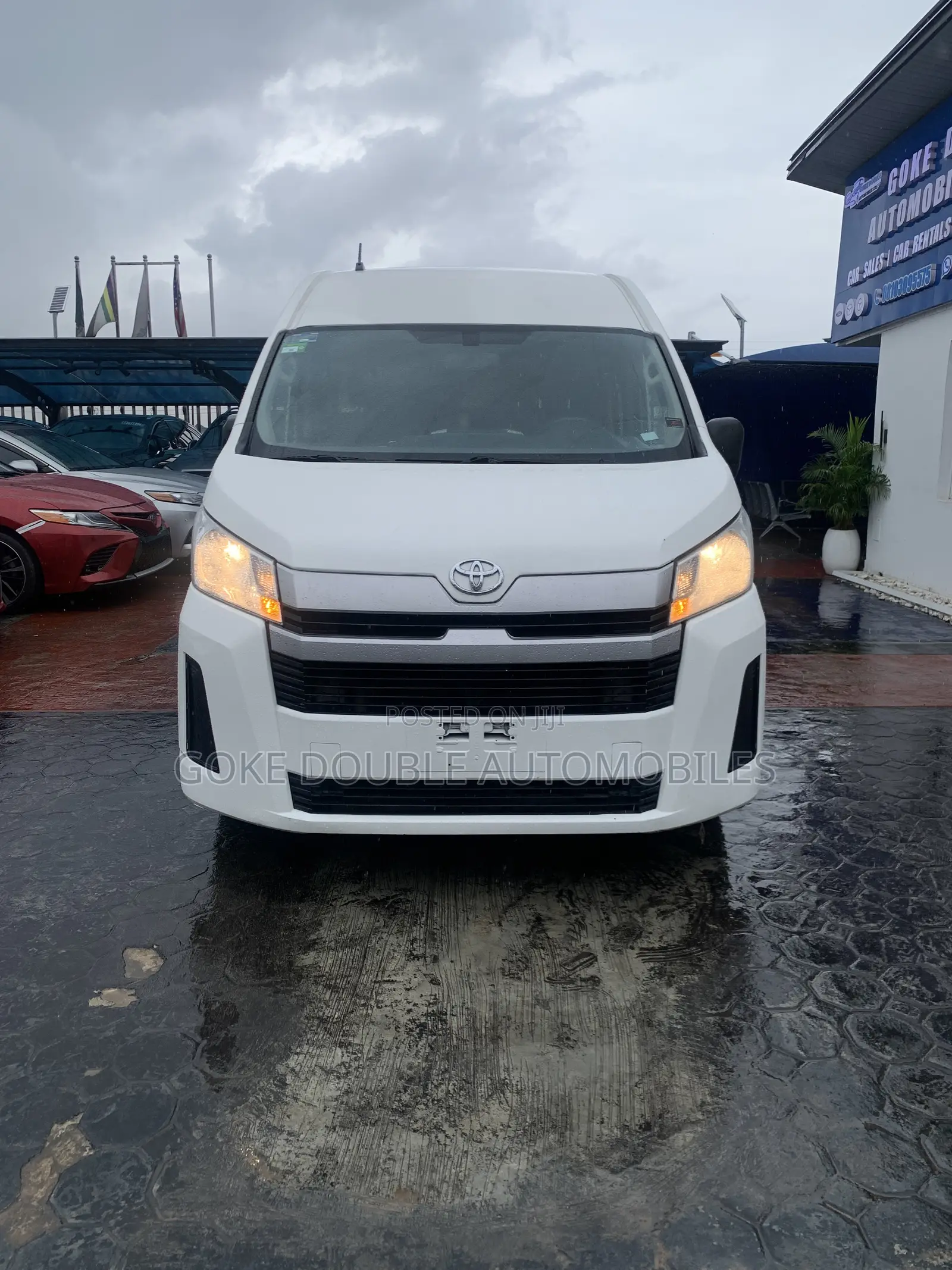 Toyota GranAce 2022 White