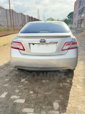 Toyota Camry LE 4dr Sedan (2.5L 4cyl 6AM) 2010 Silver