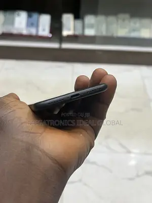 Apple iPhone 7 32 GB Black