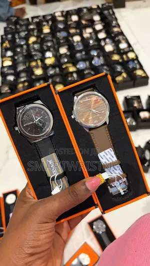 Snille Leather Anlog Watch (Men)