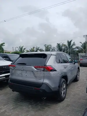 Toyota RAV4 2024 Silver