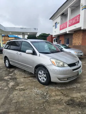 Toyota Sienna 2005 Silver
