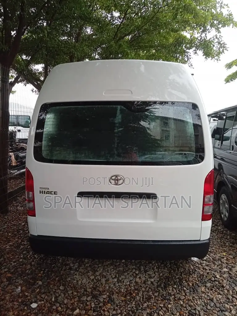 Toyota HiAce 2012 White