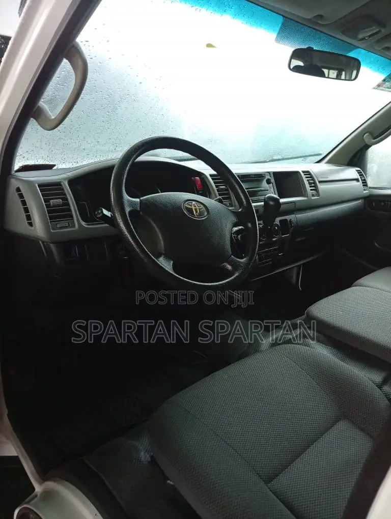 Toyota HiAce 2012 White