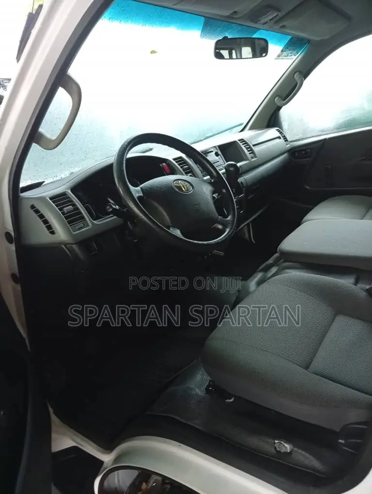 Toyota HiAce 2012 White