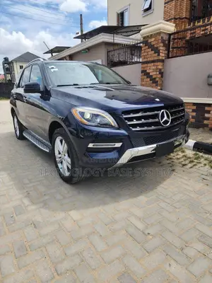 Mercedes-Benz M Class ML350 4MATIC 4dr SUV AWD (3.5L 6cyl 7A) 2015 Blue