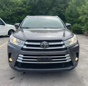 Toyota Highlander XLE 4x4 V6 (3.5L 6cyl 8A) 2017 Gray