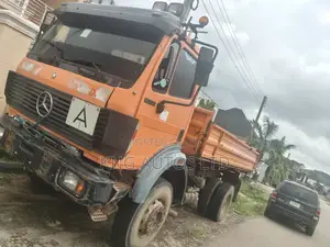 Mercedes 6Tyre Truck