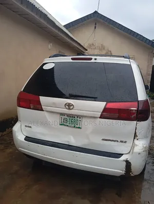 Toyota Sienna 2005 White