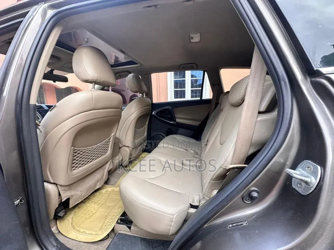Toyota RAV4 2011 Brown