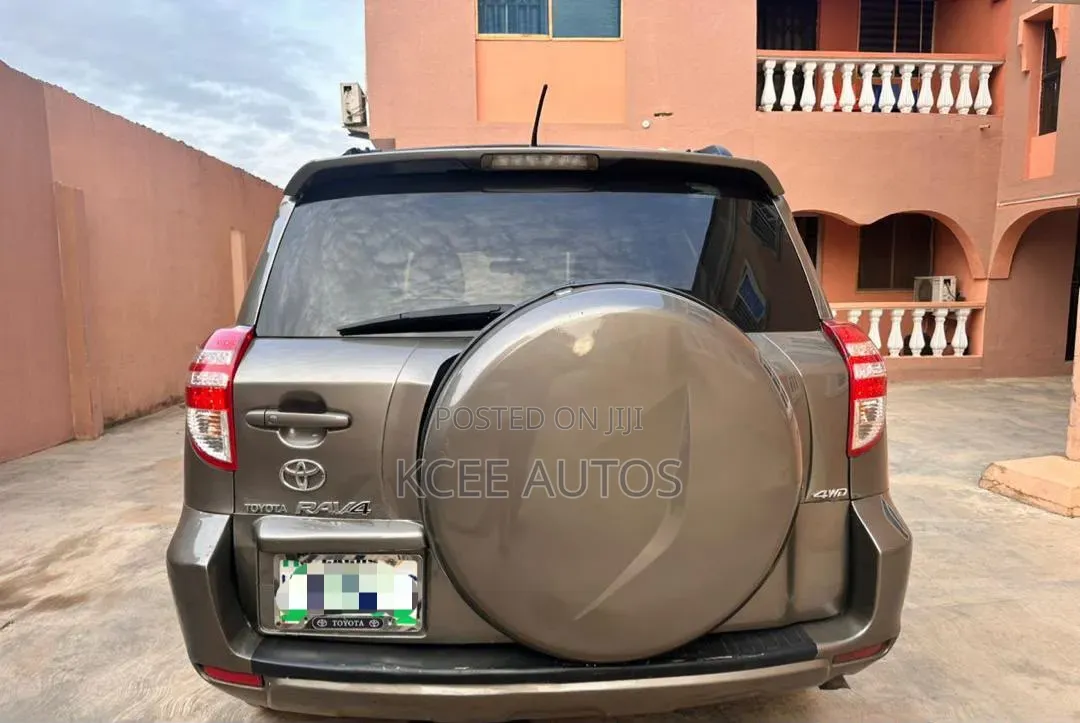 Toyota RAV4 2011 Brown