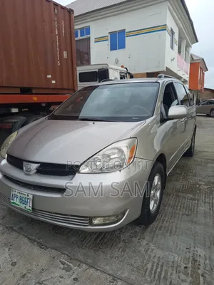 Toyota Sienna 2005 Silver