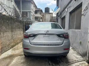 Toyota Yaris 2018 Silver