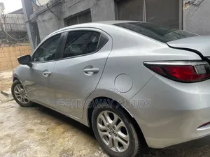 Toyota Yaris 2018 Silver