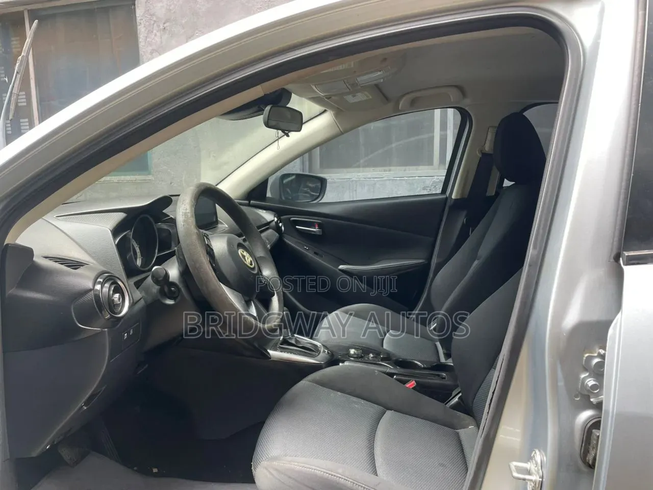 Toyota Yaris 2018 Silver