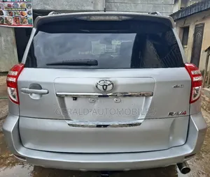 Toyota RAV4 2011 Silver