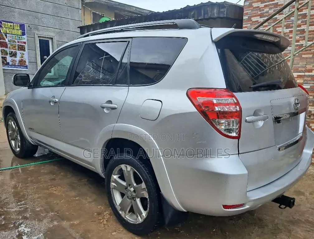 Toyota RAV4 2011 Silver