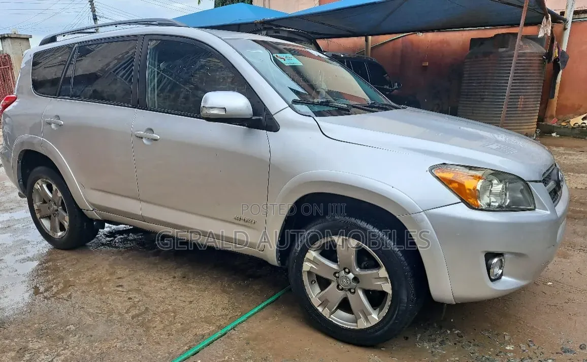 Toyota RAV4 2011 Silver