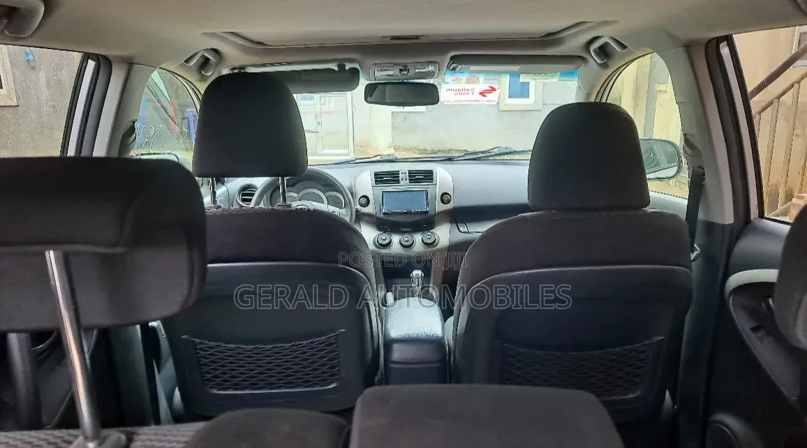 Toyota RAV4 2011 Silver
