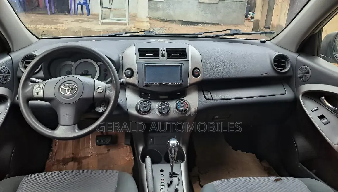 Toyota RAV4 2011 Silver