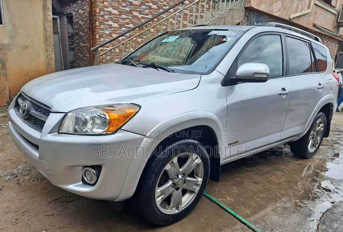 Toyota RAV4 2011 Silver