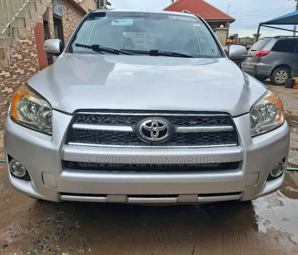 Toyota RAV4 2011 Silver