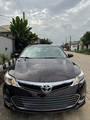 Toyota Avalon XLE Premium Sedan FWD (3.5L 6cyl 6A) 2013 Burgundy