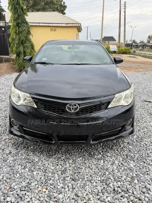 Toyota Camry SE 4dr Sedan (2.5L 4cyl 6A) 2013 Black
