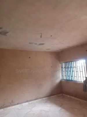 3bdrm Block of Flats in Sunshine School Area, Eleyele for rent