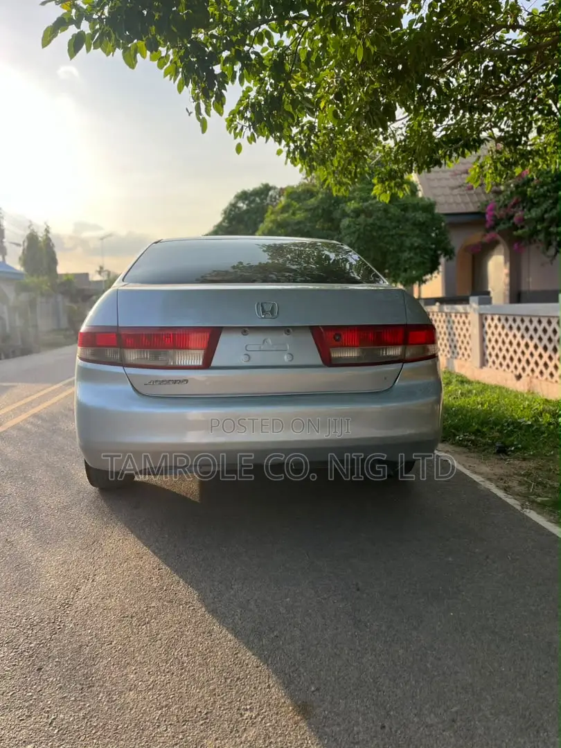 Honda Accord 2004 Silver
