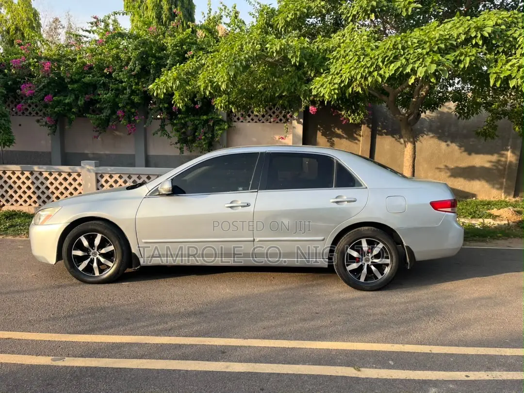 Honda Accord 2004 Silver