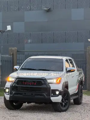 Toyota Hilux 2024 White