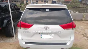 Toyota Sienna 7 Passenger 2012 White