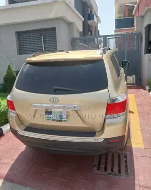 Toyota Highlander 2013 Gold