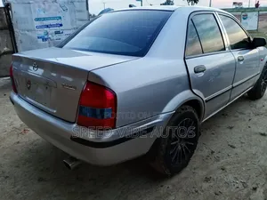 Mazda 323 2000 Silver