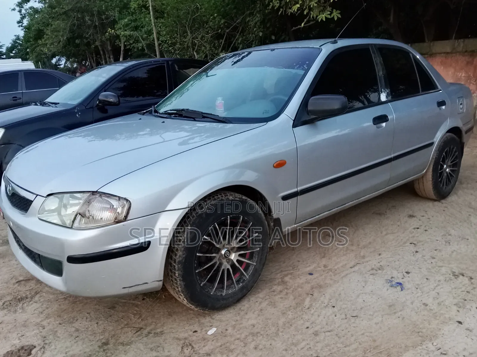 Mazda 323 2000 Silver