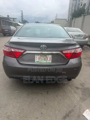 Toyota Camry SE w/Special Edition Pkg (2.5L 4cyl 6A) 2016 Gray
