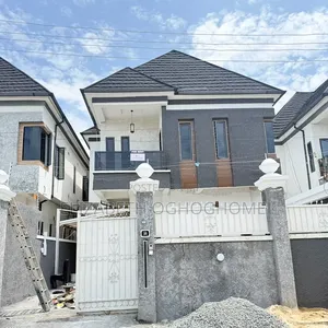 5bdrm Duplex in Chevron for rent