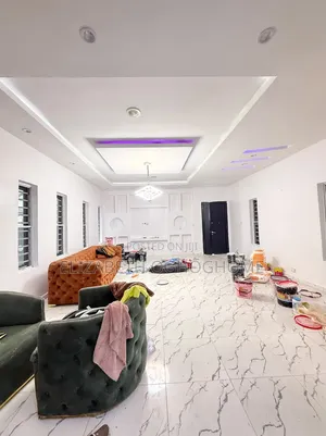 5bdrm Duplex in Chevron for rent