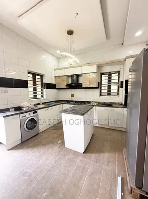 5bdrm Duplex in Chevron for rent