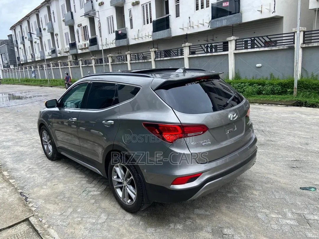 Hyundai Santa Fe 2017 Gray