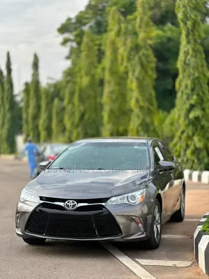 Toyota Camry SE FWD (2.5L 4cyl 8AM) 2018 Gray