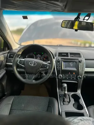 Toyota Camry SE FWD (2.5L 4cyl 8AM) 2018 Gray