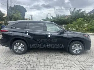 Toyota Highlander XLE 2022 Black