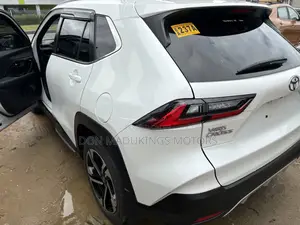 Toyota Yaris Cross 1.5 AWD 2024 White