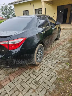Toyota Corolla LE ECO Premium (1.8L 4cyl CVT) 2016 Black